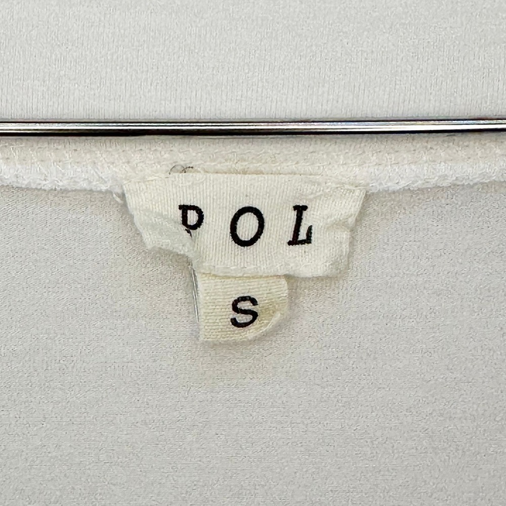 POL Minimalist Long Sleeve V-neck T-shirt • Small • white • casual basic layers - Picture 5 of 8